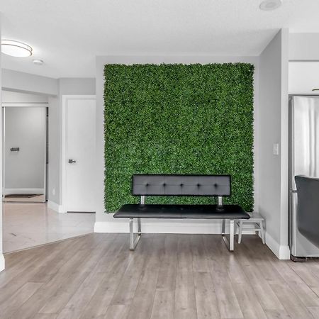 2 Bedroom Waterfront Condo Downtown W/ Free Parking Toronto Exterior photo