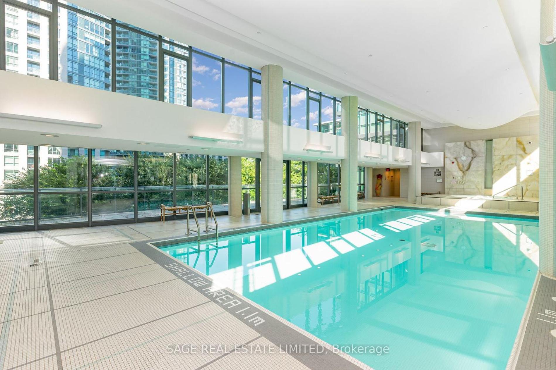 2 Bedroom Waterfront Condo Downtown W/ Free Parking Toronto Exterior photo
