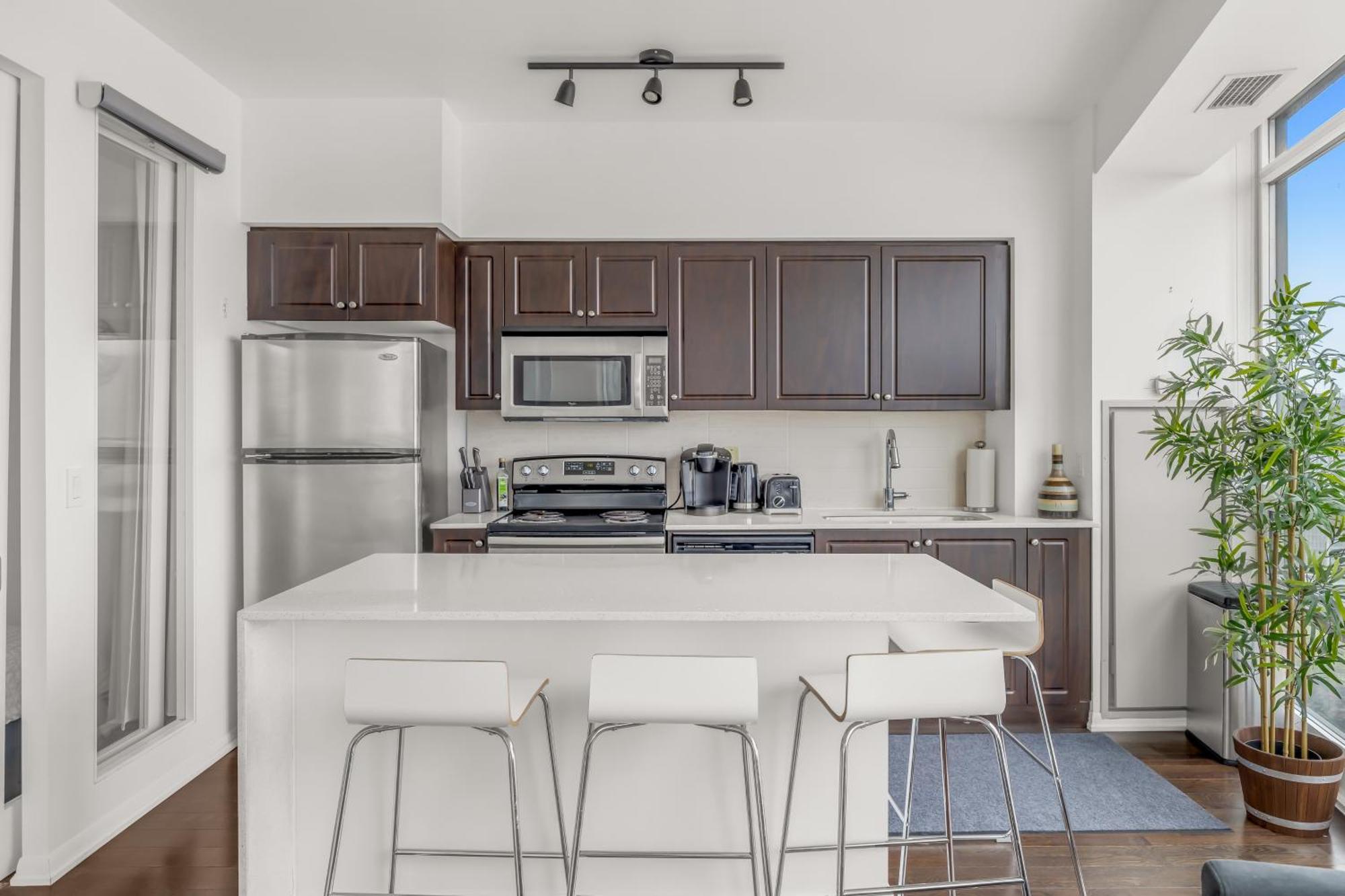 2 Bedroom Waterfront Condo Downtown W/ Free Parking Toronto Exterior photo
