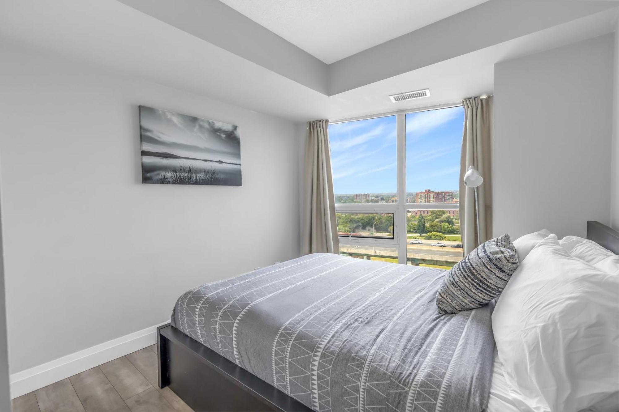 2 Bedroom Waterfront Condo Downtown W/ Free Parking Toronto Exterior photo