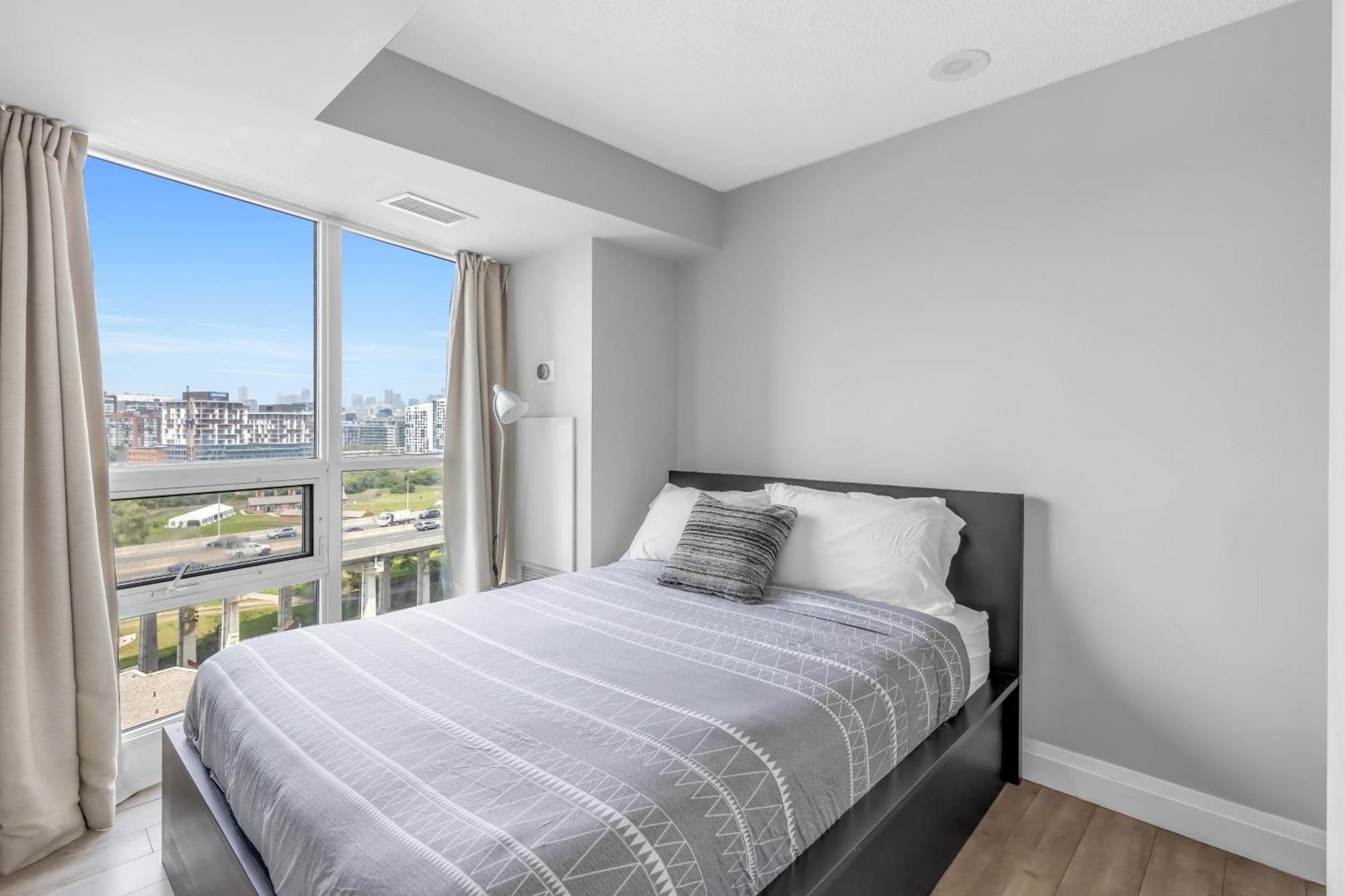 2 Bedroom Waterfront Condo Downtown W/ Free Parking Toronto Exterior photo