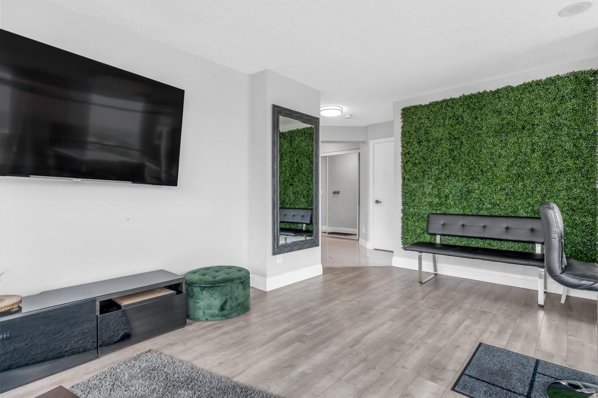 2 Bedroom Waterfront Condo Downtown W/ Free Parking Toronto Exterior photo