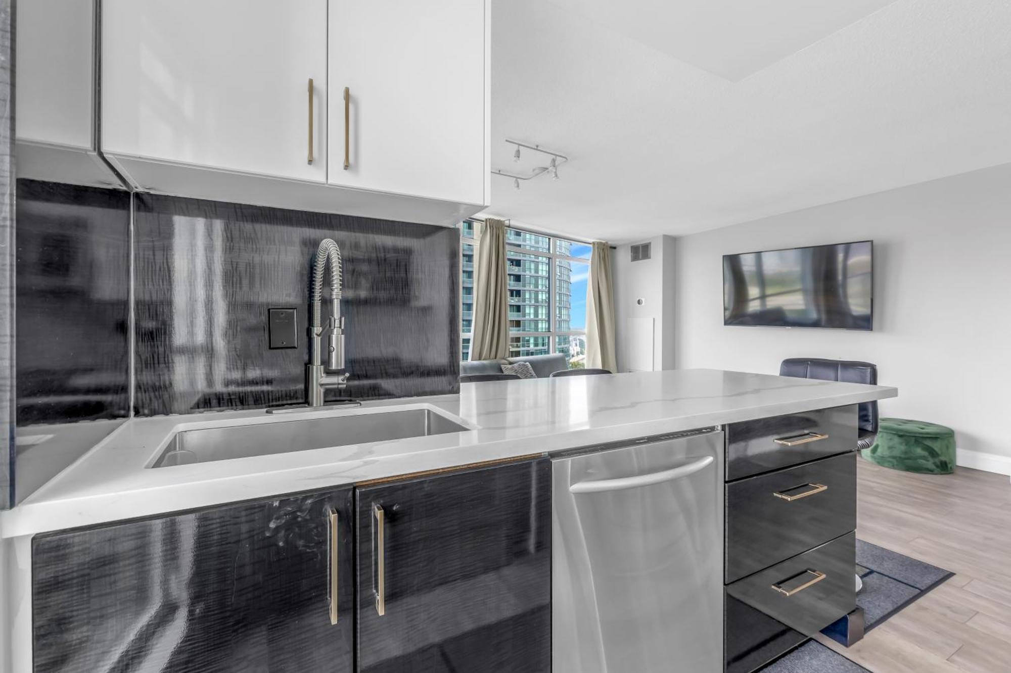2 Bedroom Waterfront Condo Downtown W/ Free Parking Toronto Exterior photo