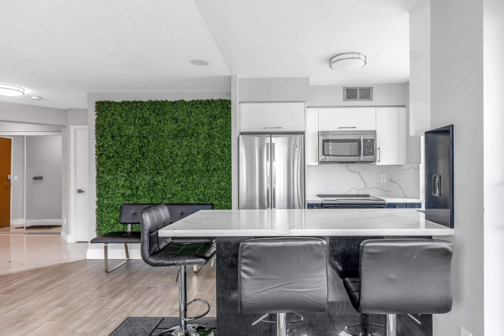 2 Bedroom Waterfront Condo Downtown W/ Free Parking Toronto Exterior photo