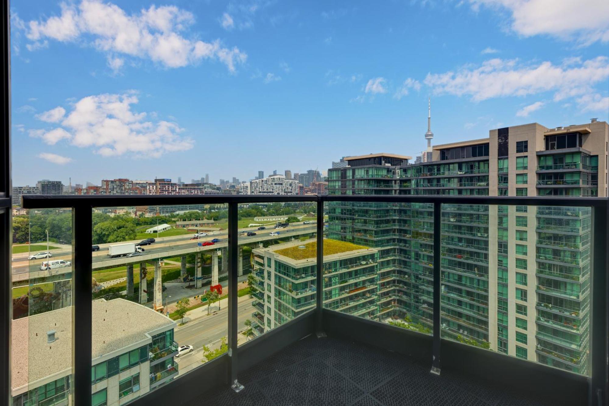 2 Bedroom Waterfront Condo Downtown W/ Free Parking Toronto Exterior photo