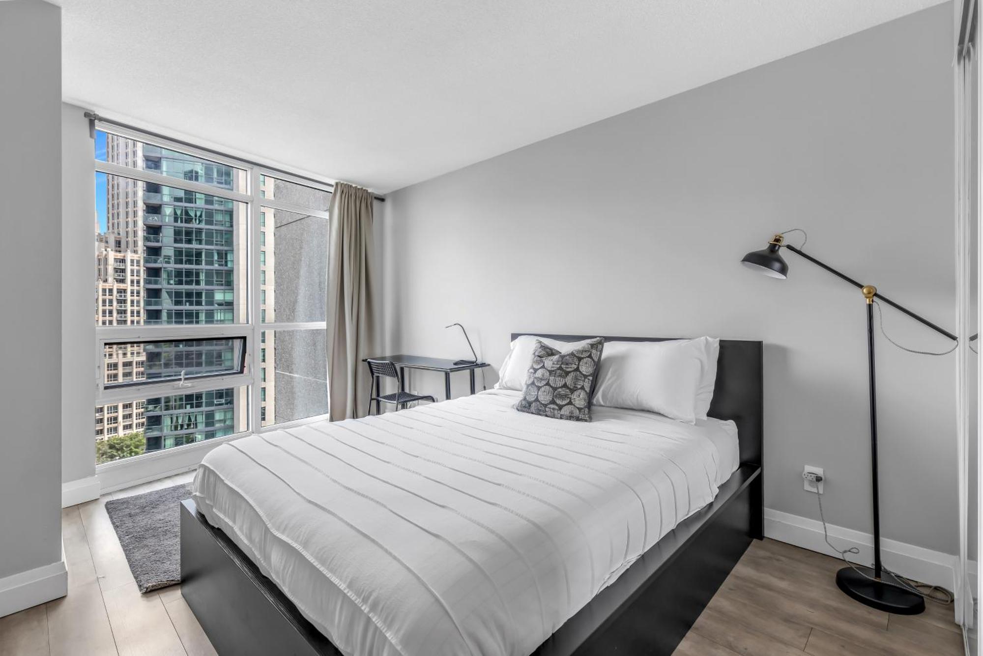 2 Bedroom Waterfront Condo Downtown W/ Free Parking Toronto Exterior photo